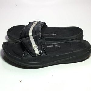 Under Armour 4D Foam Woman's Slides Black Size 8 VGUC